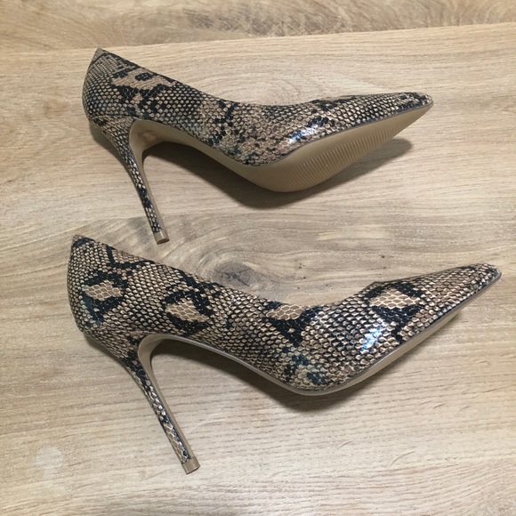 SOLD - Topshop Snake Print Pointy Toe Pumps - Picture 4 of 11